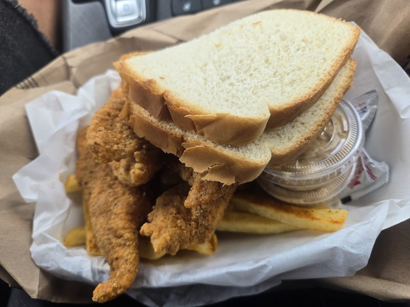Catfish Floyd's food