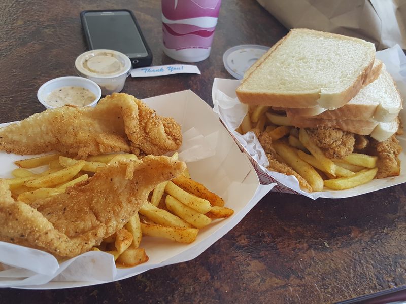 Catfish Floyd's food